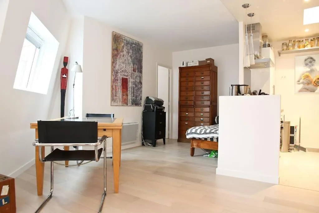 Apartment Sous Les Toits Paris